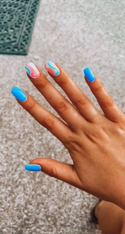 Get Ready For Spring Break With These Nail Trends