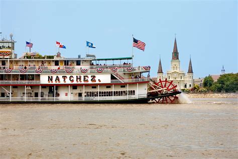 Steamboat Natchez crowd