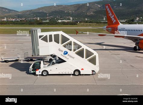 Step by Step Instructions for Transferring from Split Airport