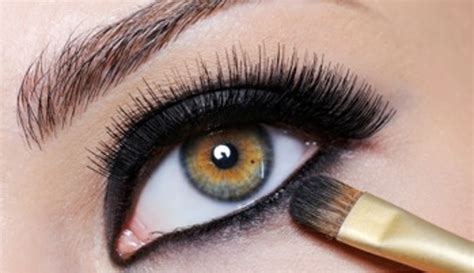 Step-by-Step Application: Mastering the Smoky Tone