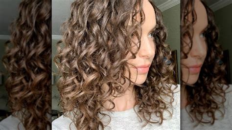 Step-by-Step Guide to Perfect Botticelli Curls