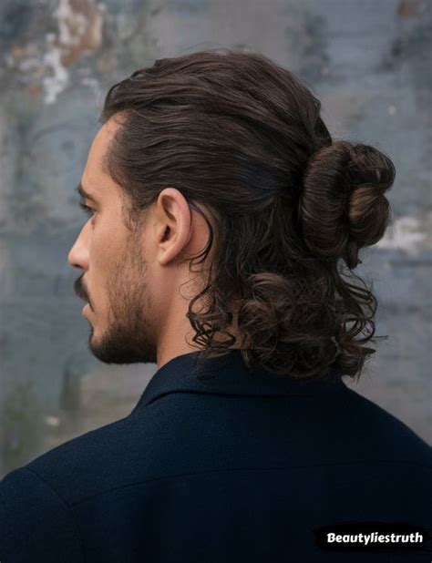 Step-by-Step Guide to Rocking Your Curly Man Bun