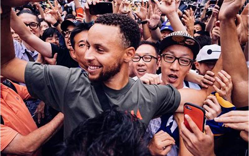 Stephen Curry With Fans