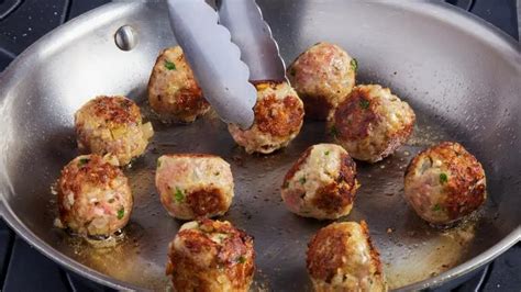 Steps to Making Anne Burrell's Meatballs