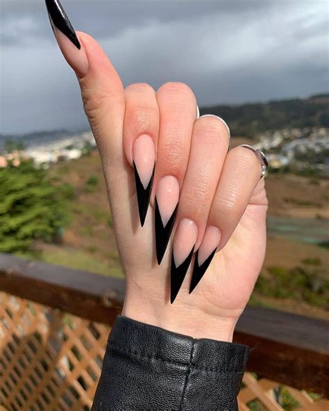 Stiletto Nails Grunge: The Latest Trend In Nail Art