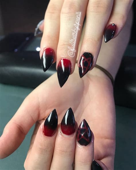 Red and black stiletto vampire nails. Pic by fullsetsbyspens Blurmark