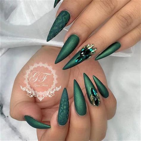 Green stiletto nails with glitter Green nails, Glitter toe nails