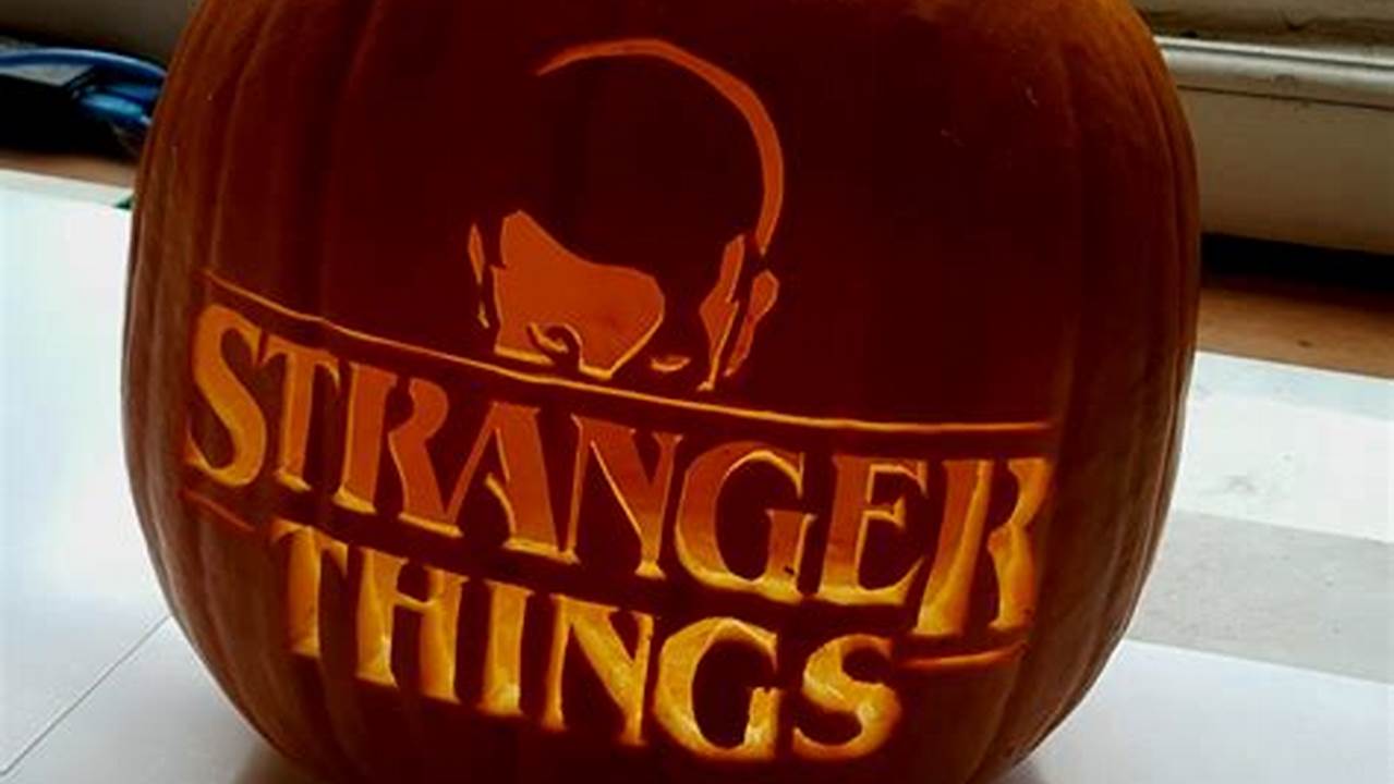 Stranger Things pumpkin by day and by night🎃😱 Stranger things