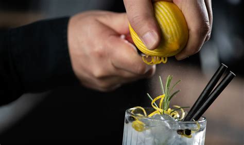 Styling Your Cocktail Look Like a Pro