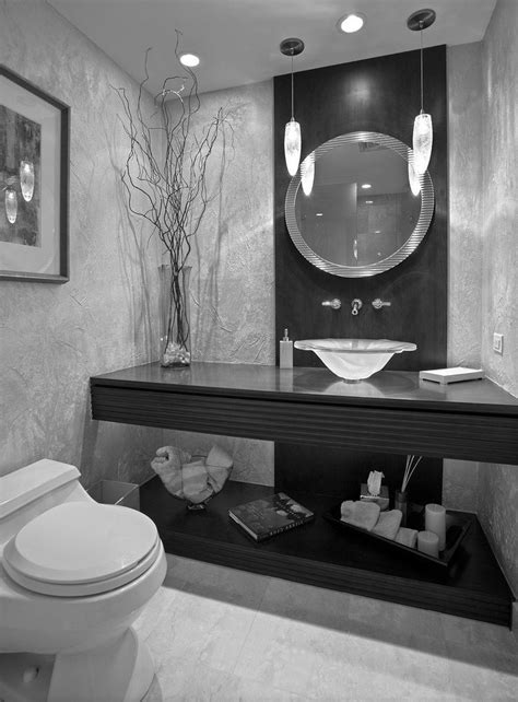 Subtle patterns in black and silver bathroom decor