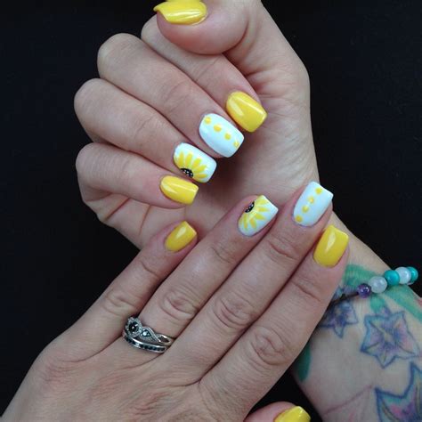 Summer Nails Yellow And Blue