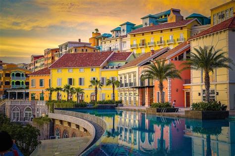 Sunset Town shopping