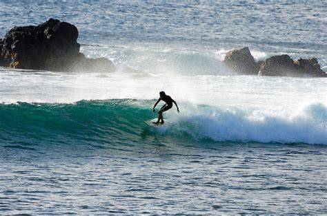 Surf Easter Island
