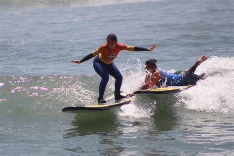 Surf lessons in Peru