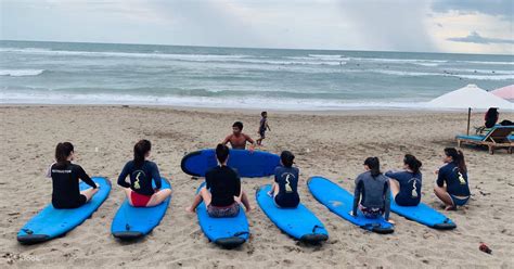 Surfing equipment lesson