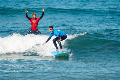 Surfing instructor lesson