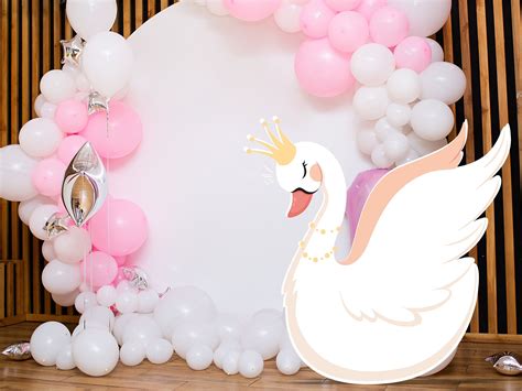 Graceful and Elegant: Swan Decor for a Swanky Baby Shower Experience