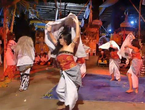 Syair Calonarang Menari