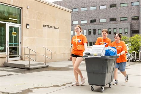 Syracuse University Move In Day 2024