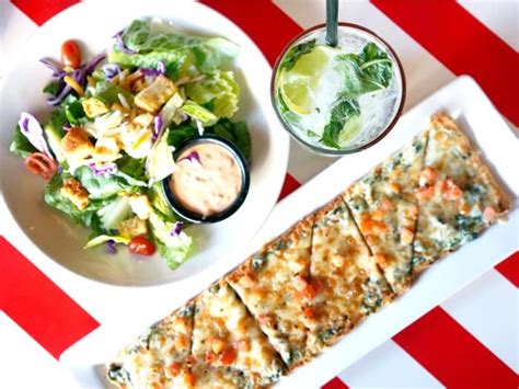 TGI Fridays Flatbread With Beverages