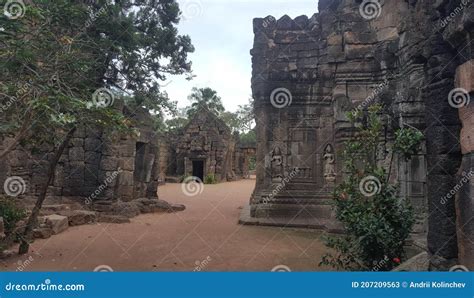 Ta Prohm Bati lake view