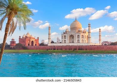 Vista trasera del Taj Mahal desde el Yamuna