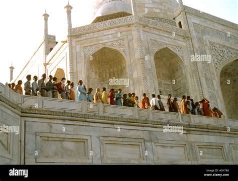 Taj Mahal queue