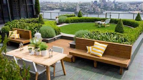 taman minimalis atau rooftop garden