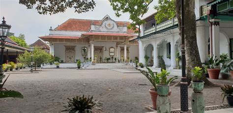 Taman Sari Keraton Sumur Batunya