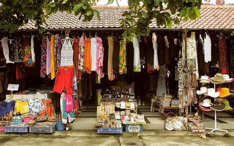 Tanah Lot Shops
