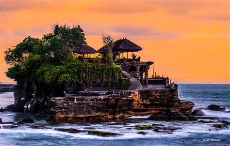 Tanah Lot Temple at sunset