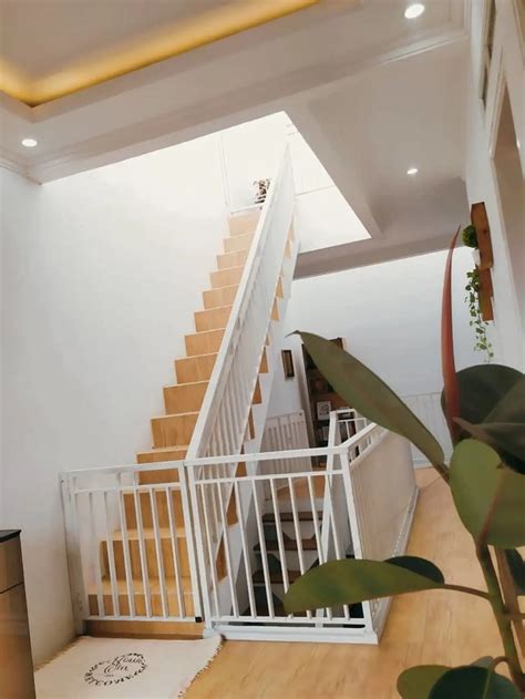 Tangga Rumah Flat yang unik dan praktikal untuk ruang terhad