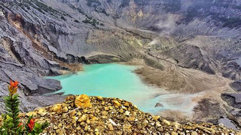 Tangkuban Perahu crater