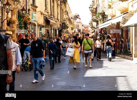 Taormina Crowds