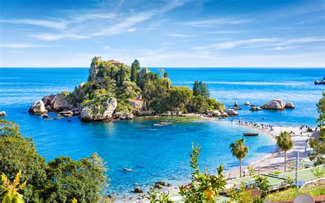 Taormina Motorboat Rental Isolabella: A Review