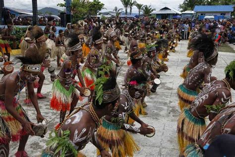 Tari Tradisional Papua yang Menggunakan Kekuatan Tenaga Banyak