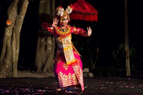 Tari Condong Bali Anggun