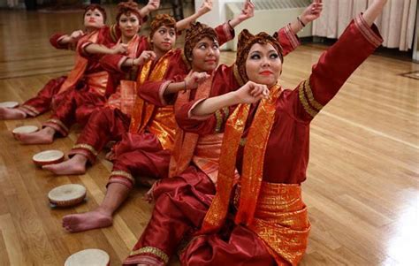 Tari Indang: Exploring the Traditional Dance of Indonesia