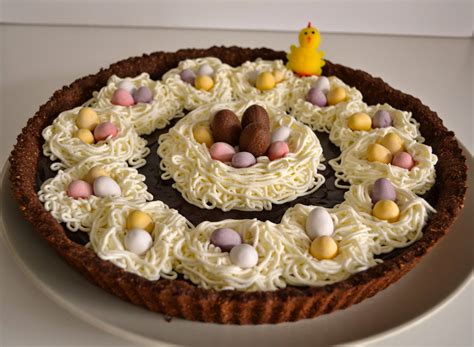 Tarte au chocolat de Pâques décorée