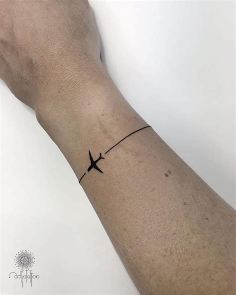 Tato Gelang Tangan Simple