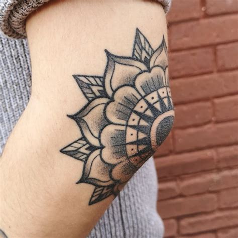 Tato Simpel Di Lengan