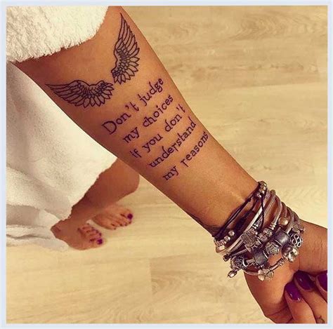 24 Meaningful and Inspirational Small Tattoos for Women