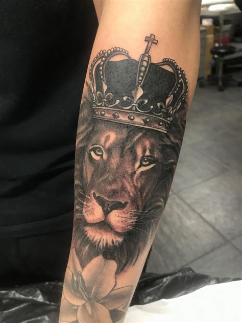 Tattoo Lion Crown