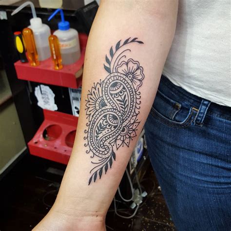 Tattoo Paisley Design