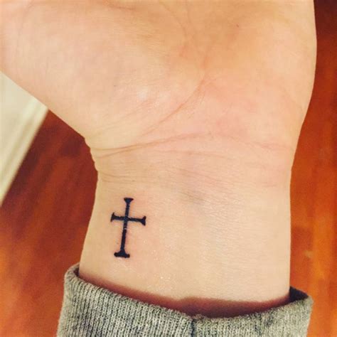 Tattoo Small Cross Wrist