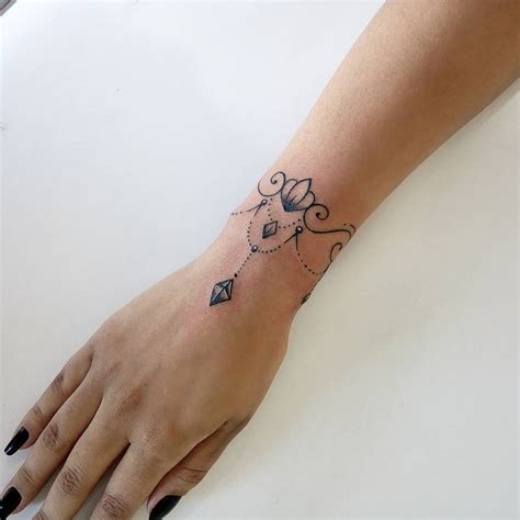 Flower bracelet tattoo on the right wrist.