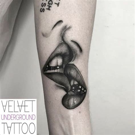 Tattoos Of Kisses