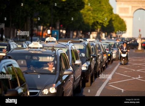 Taxi queue Paris