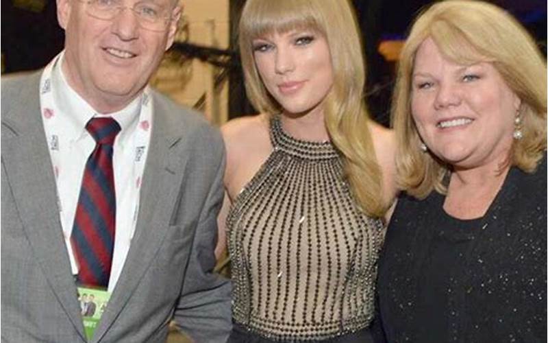 Taylor Swift And Her Family