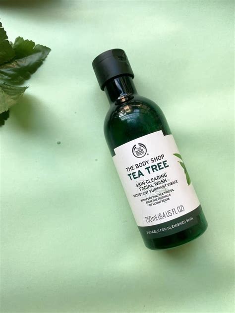 Experience the Power of Natural Ingredients with our Tea Tree Skin Clearing Facial Wash - Banish Acne and Reveal Flawless Skin!